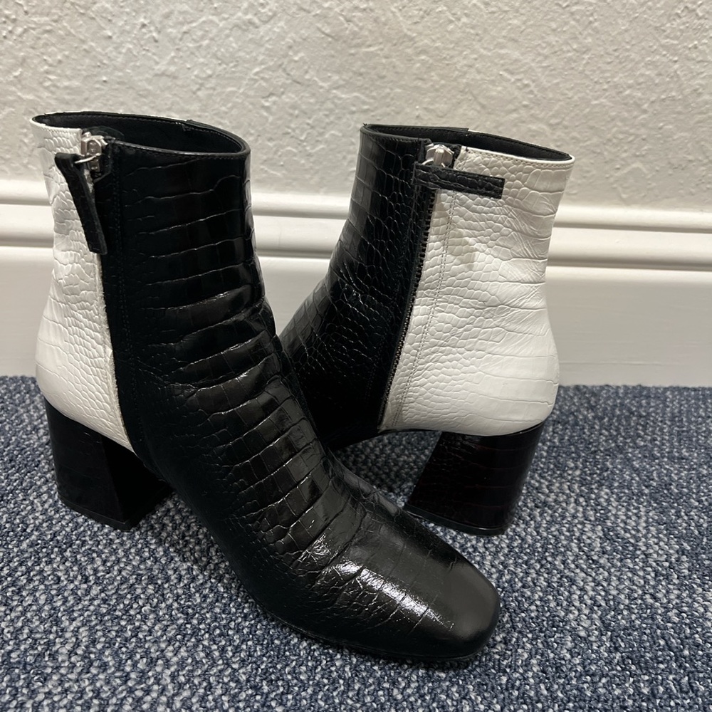 Stunning booties for the fall season!!